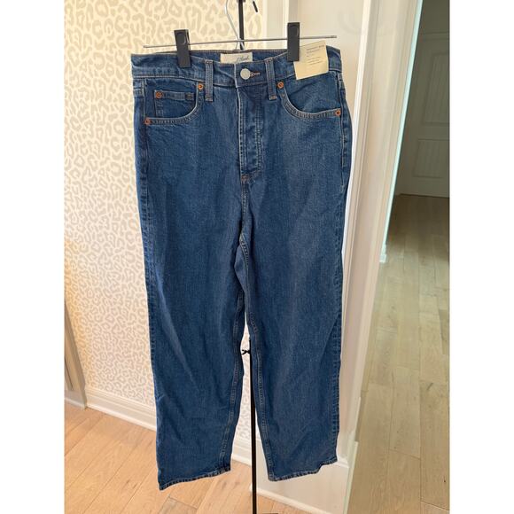 Universal Thread Women's Blue Medium Wash High Rise Straight Jeans Size 6 - Picture 2 of 6